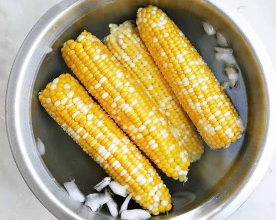 How to Freeze Corn on the Cob the Easy Way suggested serving
