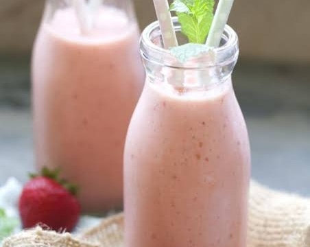 Easy Back to School Breakfast Fruit Smoothie suggested serving