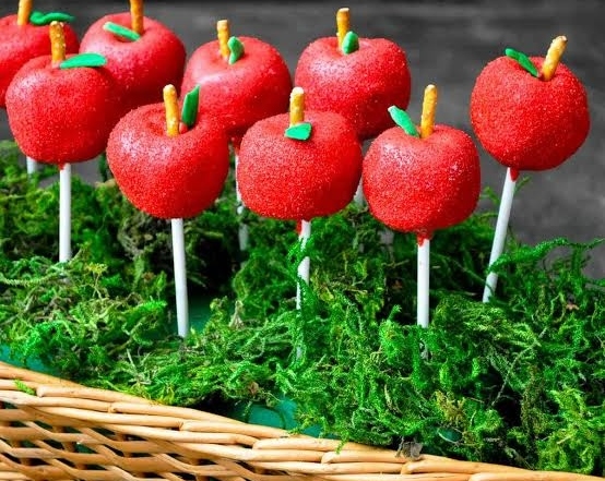 Easy No Bake Pencil and Apple Cake Pops suggested serving
