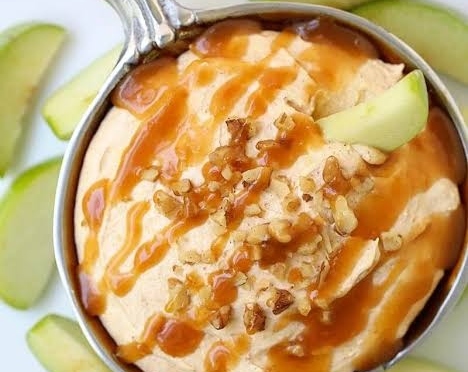 Easy 5 Minute Pumpkin Cheesecake Dip suggested serving